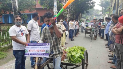 বাগেরহাটে লকডাউন বাসস্তবায়ন ও মানুষকে ঘরে রাখতে ভ্রাম্যমান বাজার চালু বাগেরহাটে লকডাউন বাসস্তবায়ন ও মানুষকে ঘরে রাখতে ভ্রাম্যমান বাজার চালু